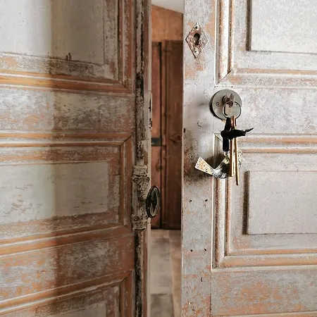 Le Petit Chateau * Châteauneuf-de-Gadagne
