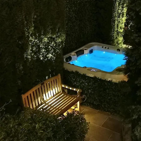 Bed & Breakfast Le Petit Chateau *