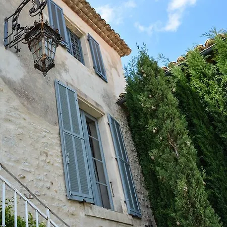 Le Petit Chateau Châteauneuf-de-Gadagne
