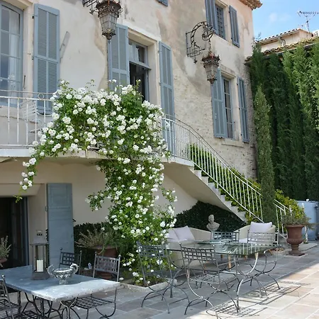 Le Petit Chateau Bed & Breakfast