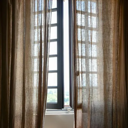 Le Petit Chateau Bed & Breakfast *